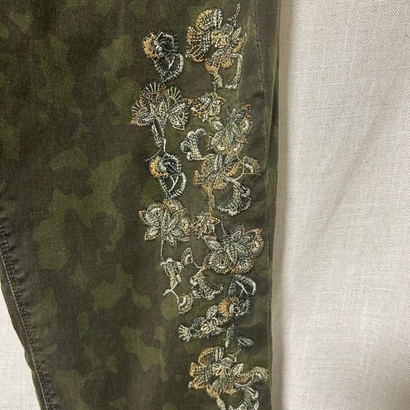 Green Camouflage Floral Embroidered Pants - Picture 2 of 6